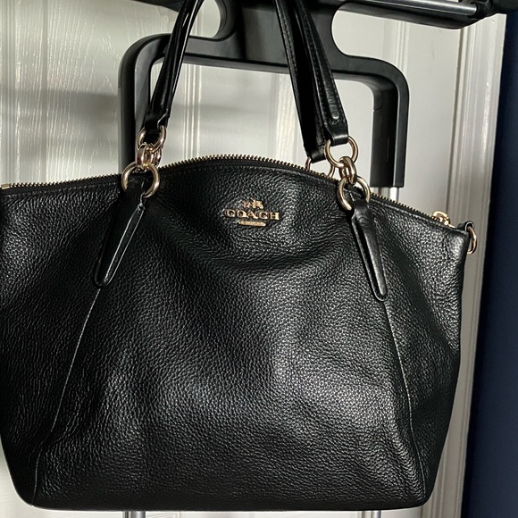 COACH Kelsey Shoulder Satchel Bag Black Pebbled Leather Gold Hardware F36675 EUC - Picture 1 of 10